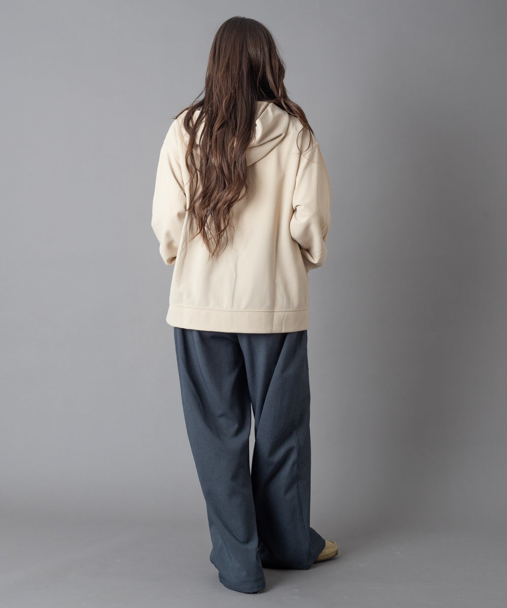 Lベージュ モデル：162cm M着用