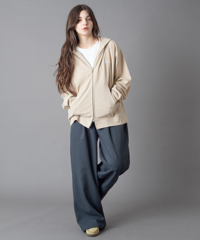 Lベージュ モデル：162cm M着用