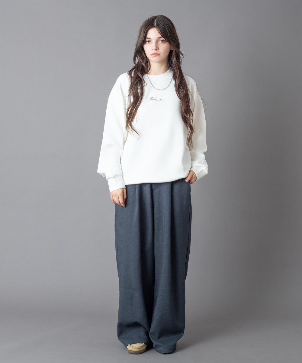 ホワイト モデル：162㎝　M着用