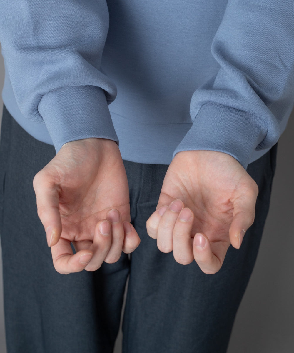 アクセ付きフォトグラフィックプルオーバー