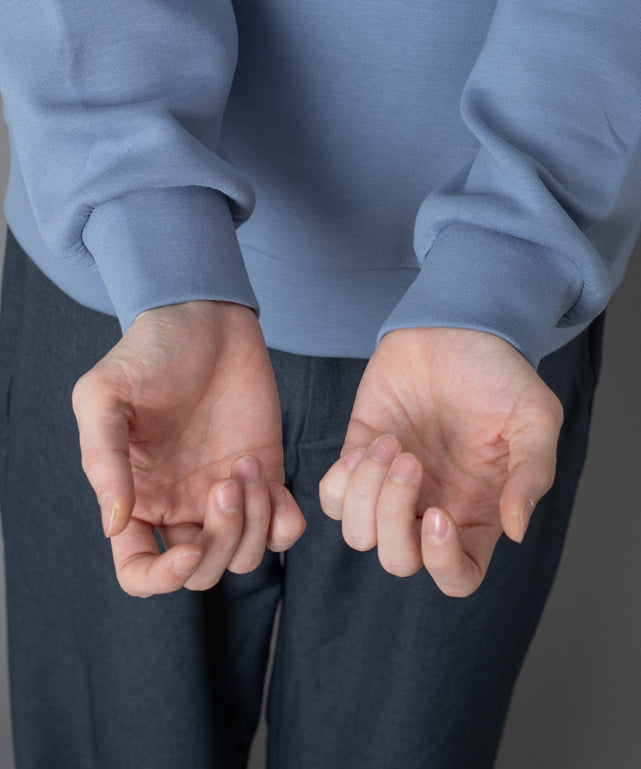 アクセ付きフォトグラフィックプルオーバー