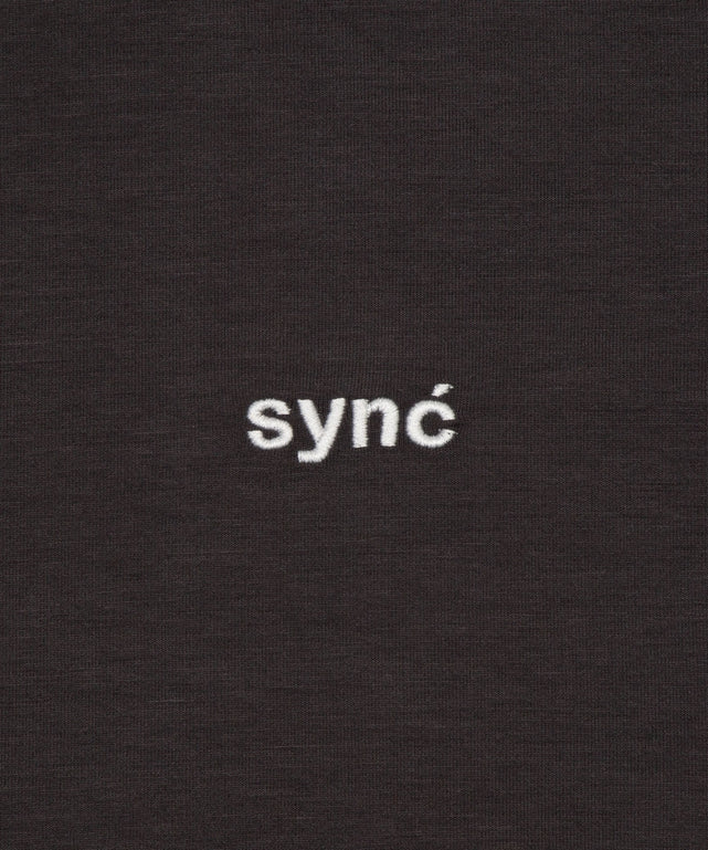 アクセ付きフォトグラフィックプルオーバー