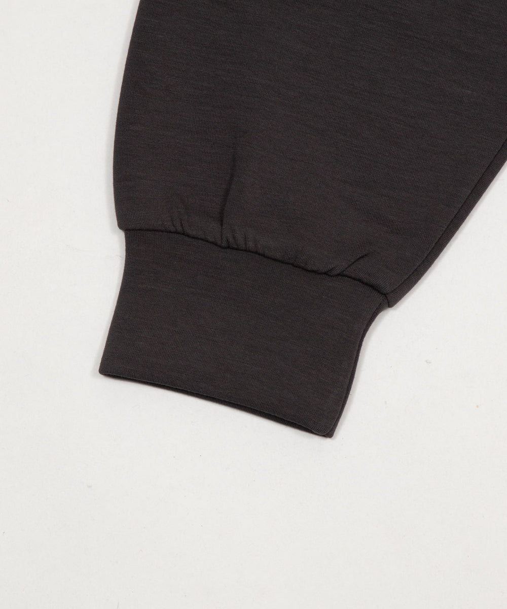 アクセ付きフォトグラフィックプルオーバー