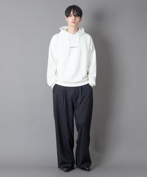 ホワイト モデル：180㎝　L着用