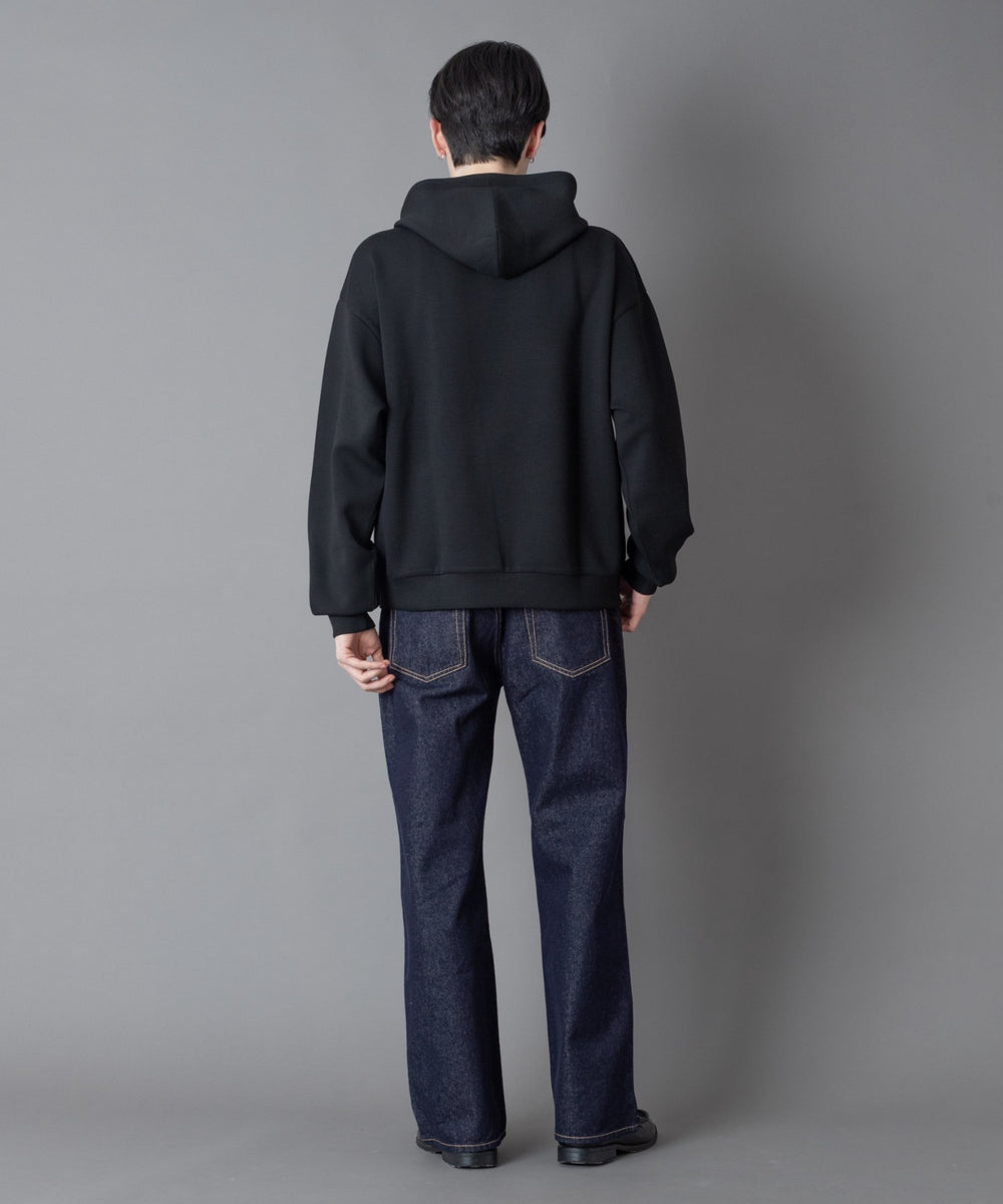 ブラック モデル：180㎝　L着用