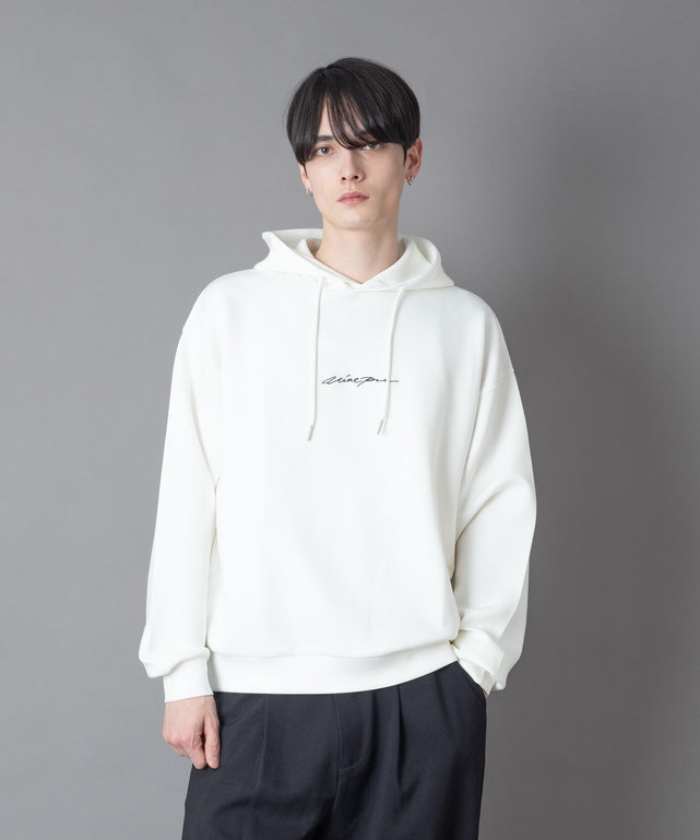 ホワイト モデル：180㎝　L着用