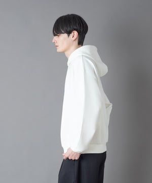 ホワイト モデル：180㎝　L着用