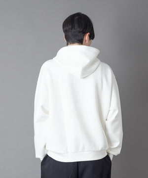 ホワイト モデル：180㎝　L着用