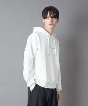 ホワイト モデル：180㎝　L着用