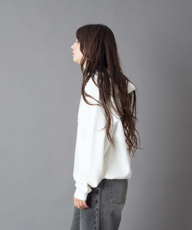 ホワイト モデル：163㎝　M着用