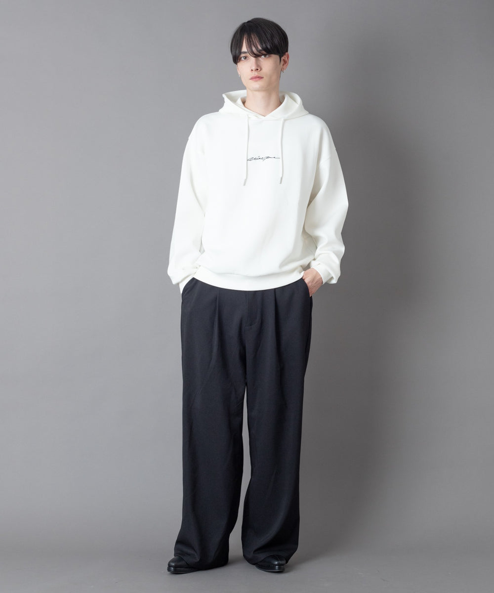 ホワイト モデル：180㎝　L着用