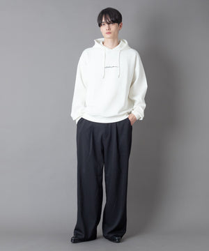 ホワイト モデル：180㎝　L着用