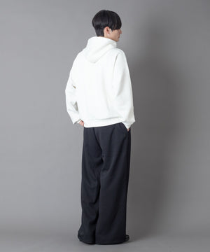 ホワイト モデル：180㎝　L着用