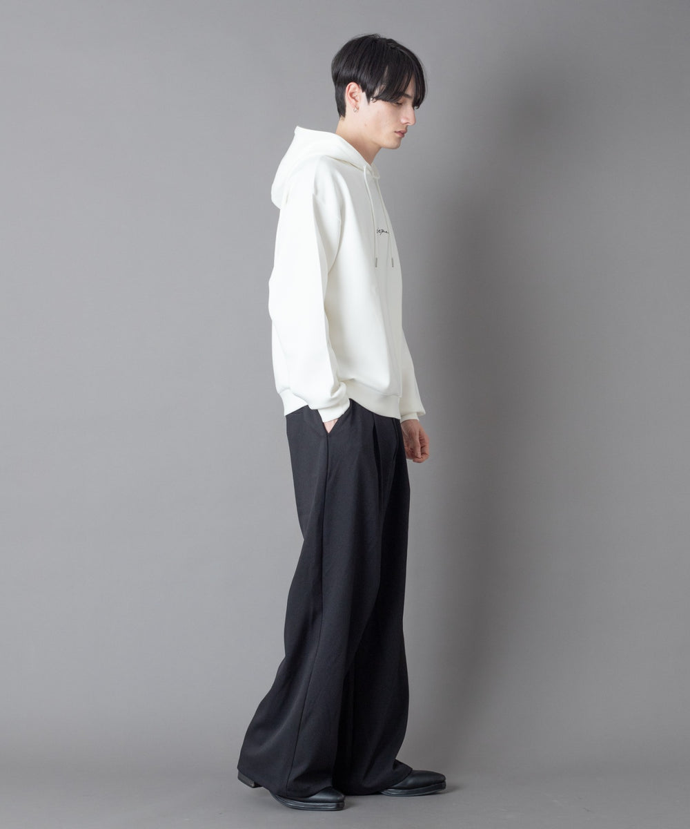 ホワイト モデル：180㎝　L着用