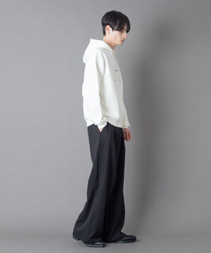 ホワイト モデル：180㎝　L着用