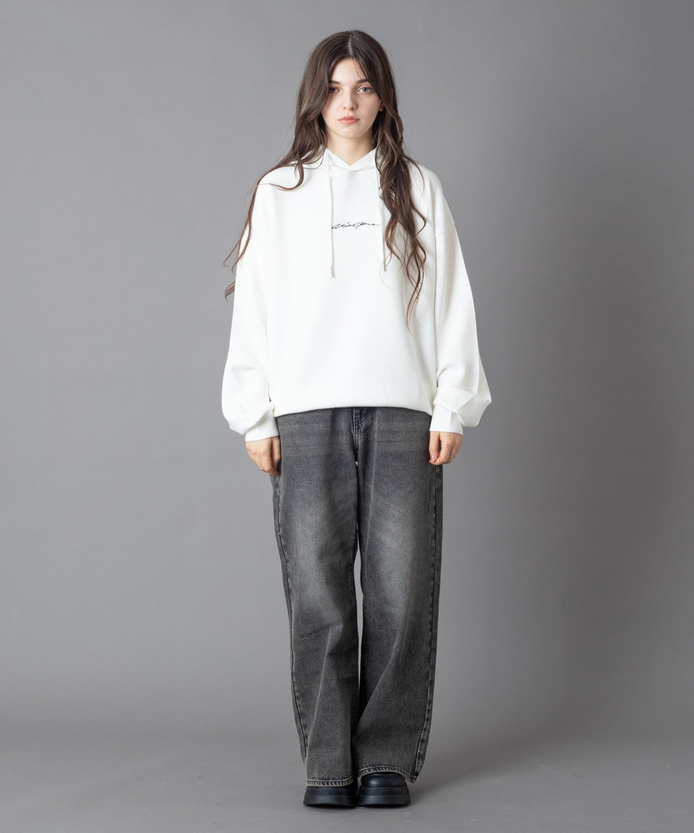 ホワイト モデル：163㎝　M着用