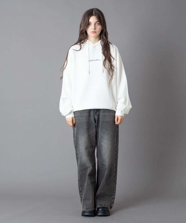 ホワイト モデル：163㎝　M着用