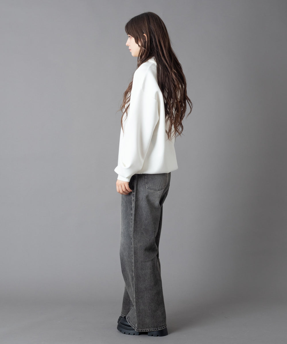 ホワイト モデル：163㎝　M着用