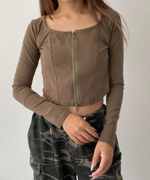 カーキ　モデル：155cm F着用