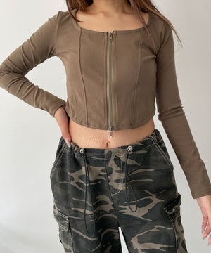 カーキ　モデル：155cm F着用