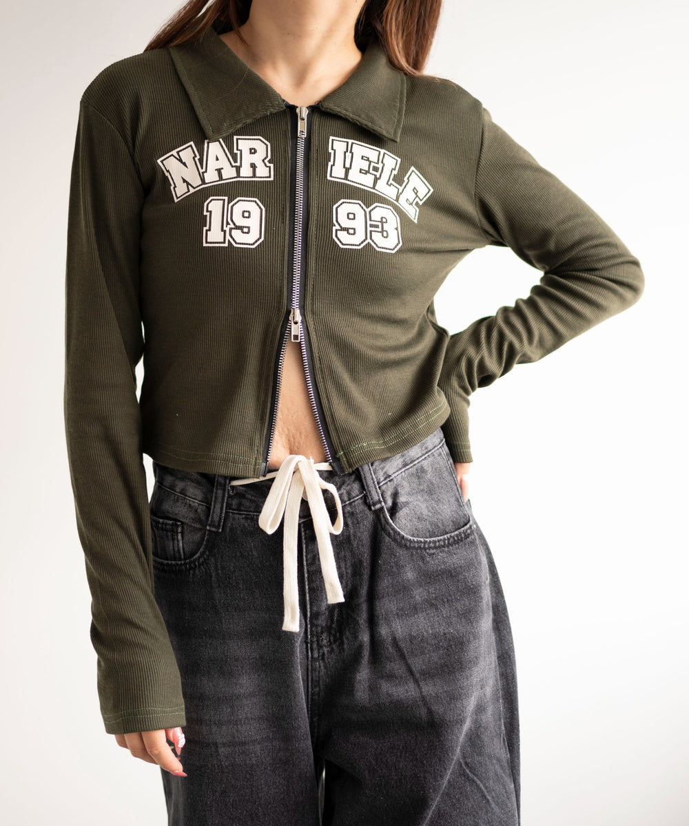 カーキ　モデル:155cm F着用