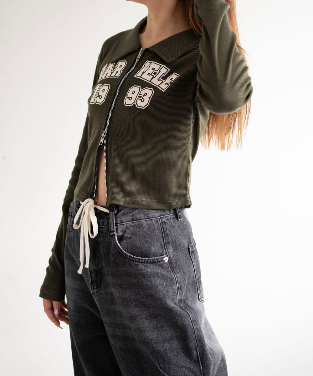 カーキ　モデル:155cm F着用