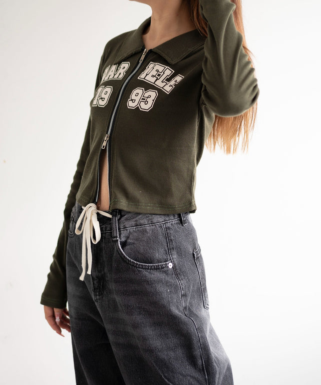 カーキ　モデル:155cm F着用