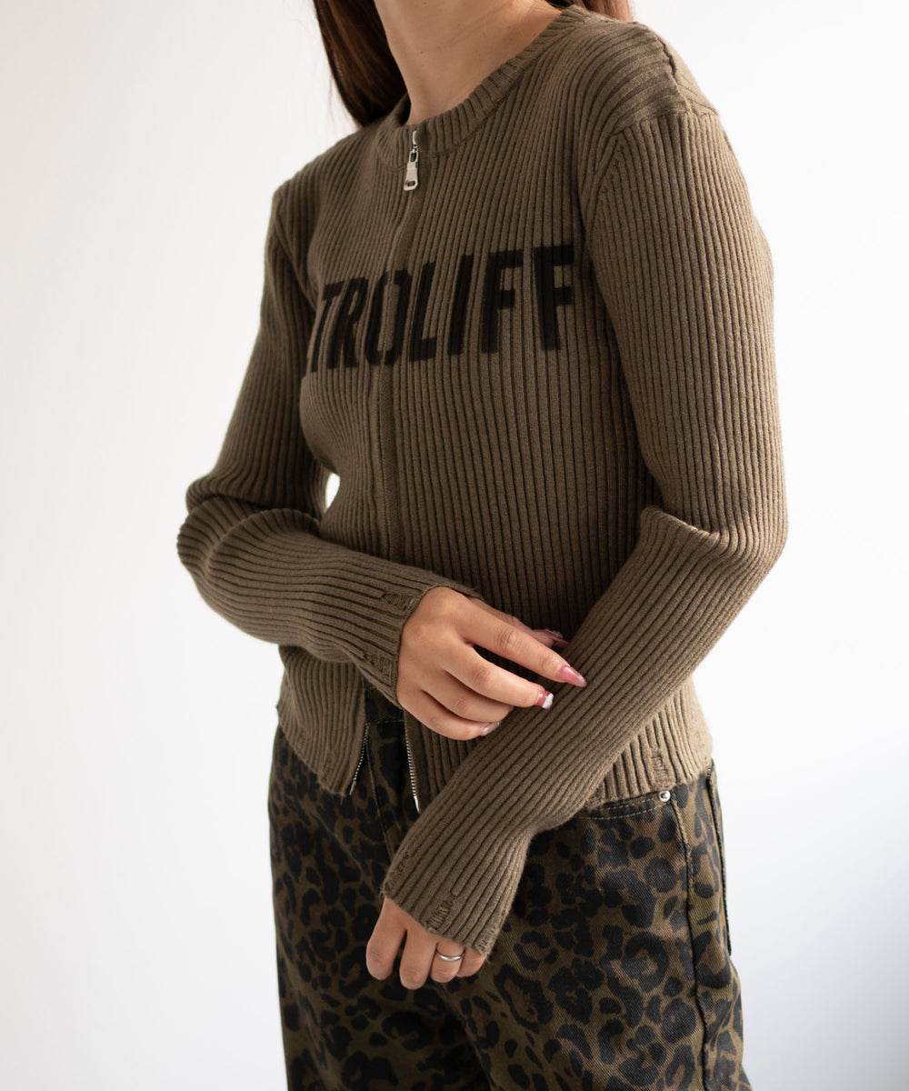 カーキ　モデル:155cm F着用