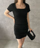スクープネックサイドギャザーミニワンピ/ブラック　モデル:155cm F着用