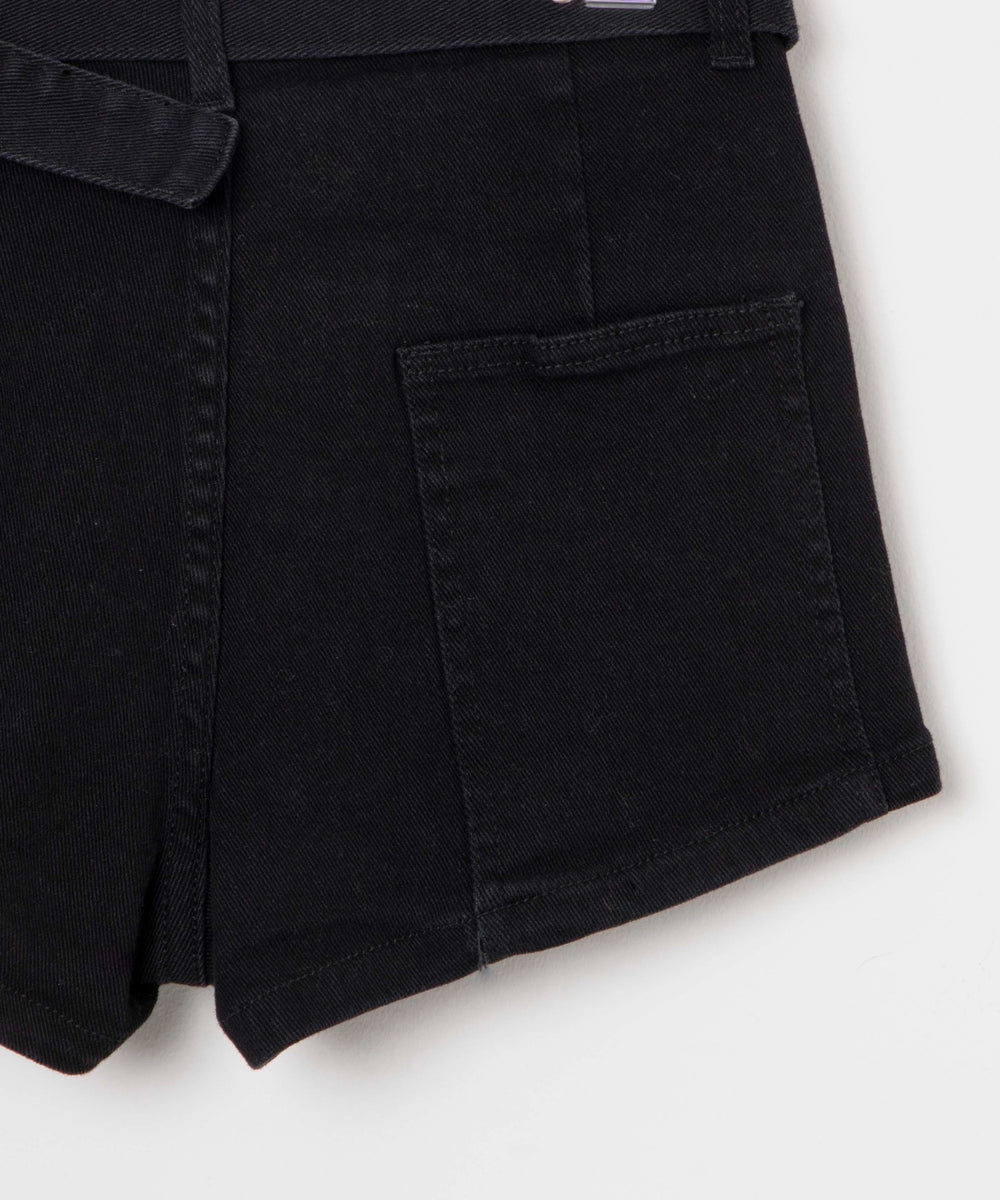 ベルト付きスタッズショートパンツ