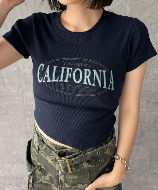 CALIFORNIAピチT【一部店舗限定】/ネイビー　モデル:155cm F着用