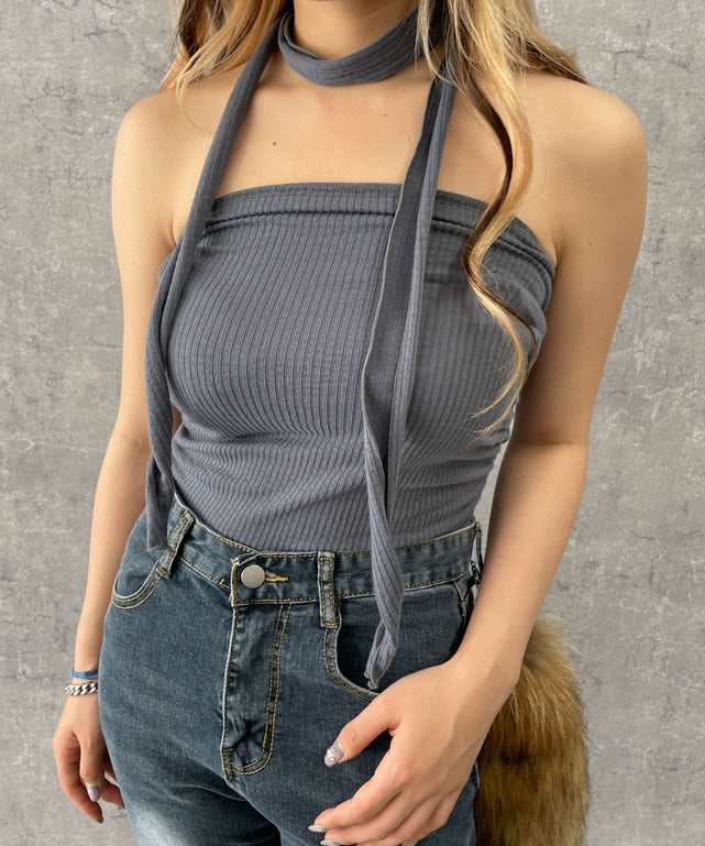 チョーカー付きベアトップ