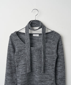 チョーカー付きスラブニットプルオーバー