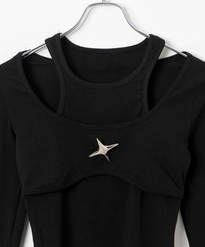 ブローチ付きレイヤードピチトップス