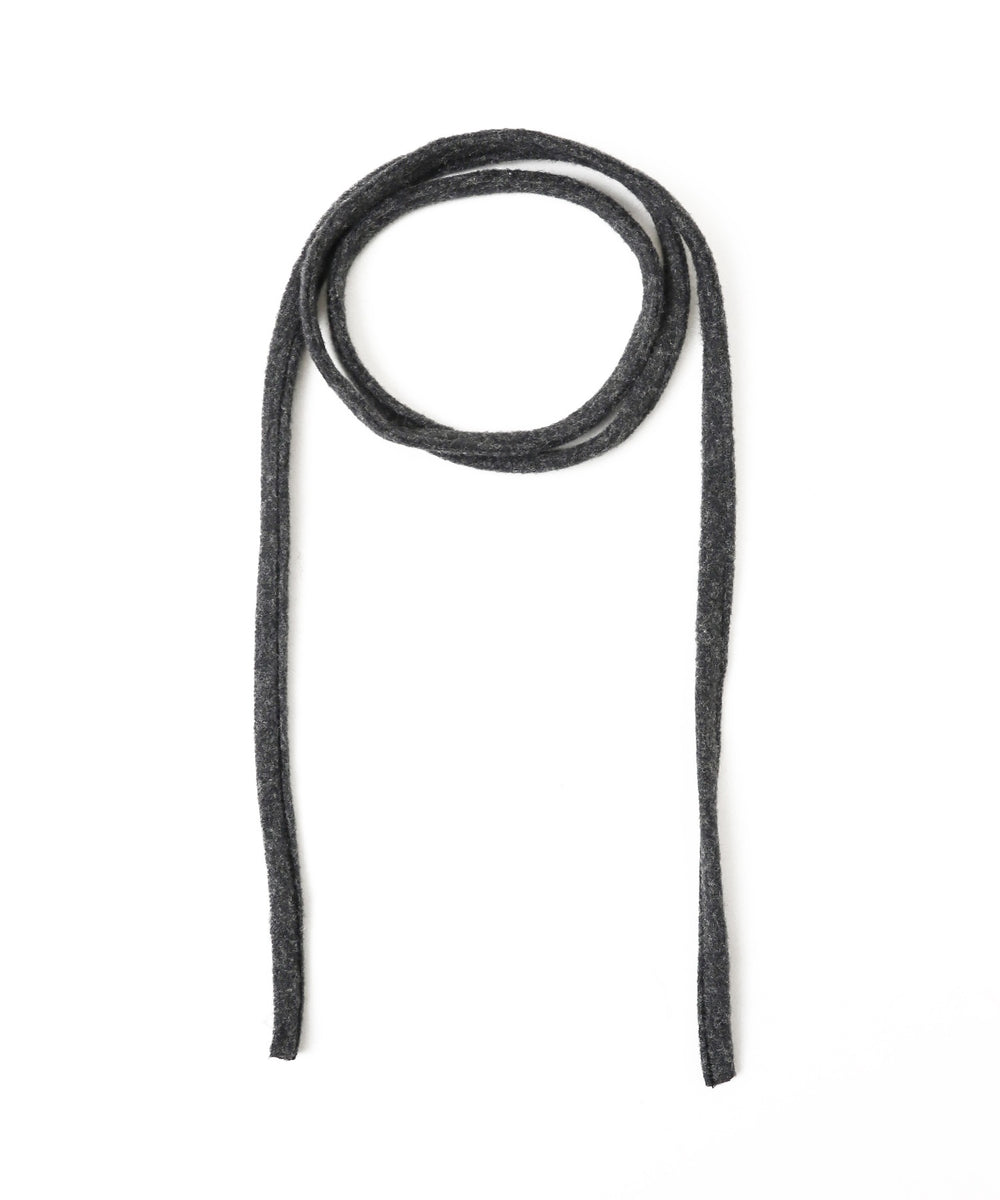 チョーカー付きカーブヘムトップ