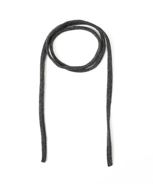 チョーカー付きカーブヘムトップ