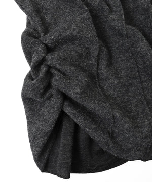 チョーカー付きカーブヘムトップ