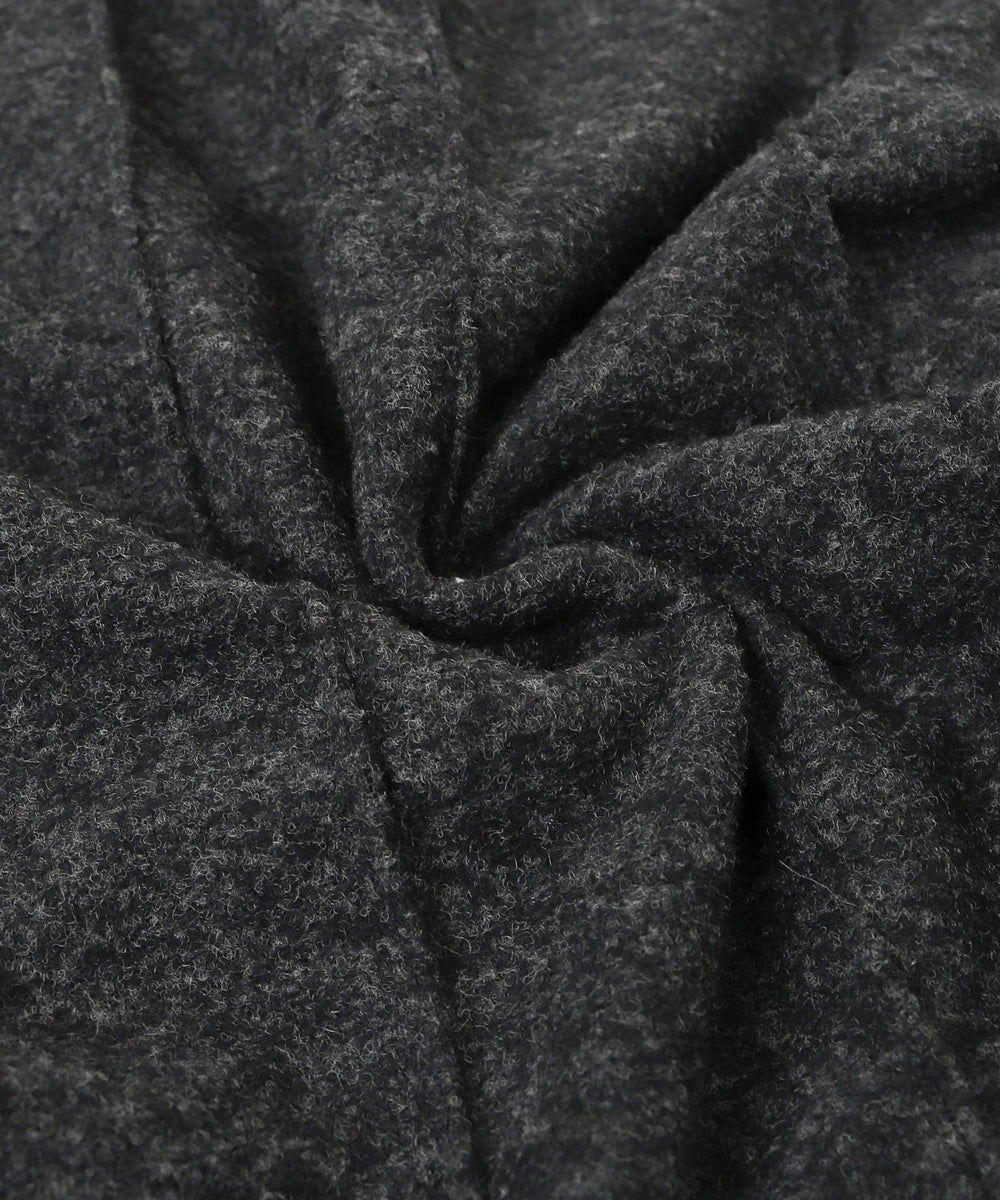 チョーカー付きカーブヘムトップ