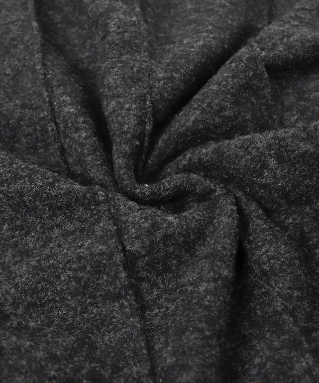 チョーカー付きカーブヘムトップ