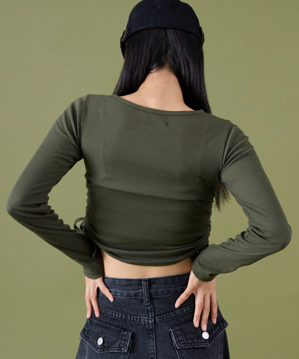 カーキ モデル：160cm F着用