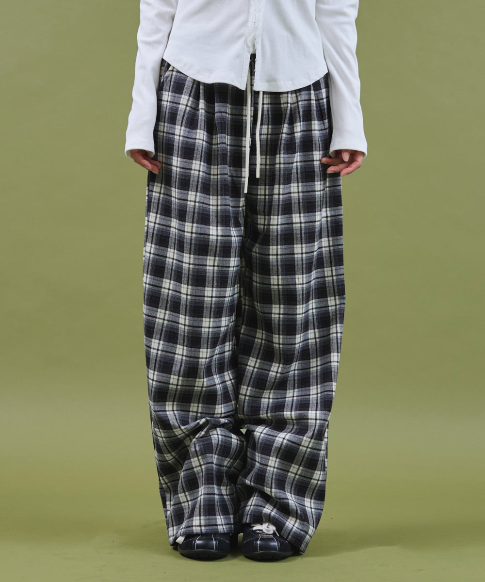 ブラック モデル：160cm F着用