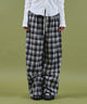 ワイドルーズチェックパンツ/ブラック モデル：160cm F着用