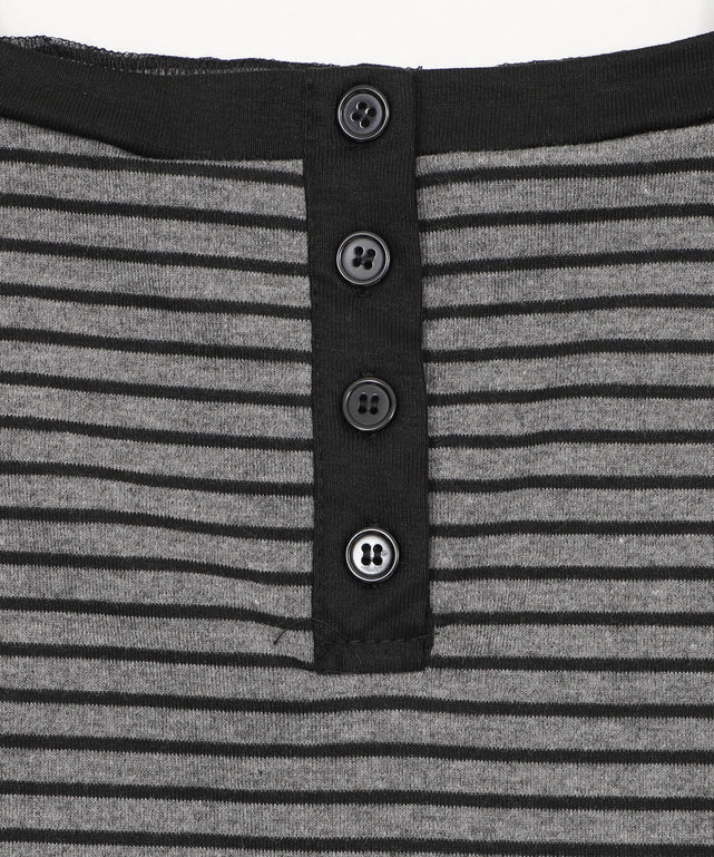 ロゴ刺繍ボーダーデザイントップ