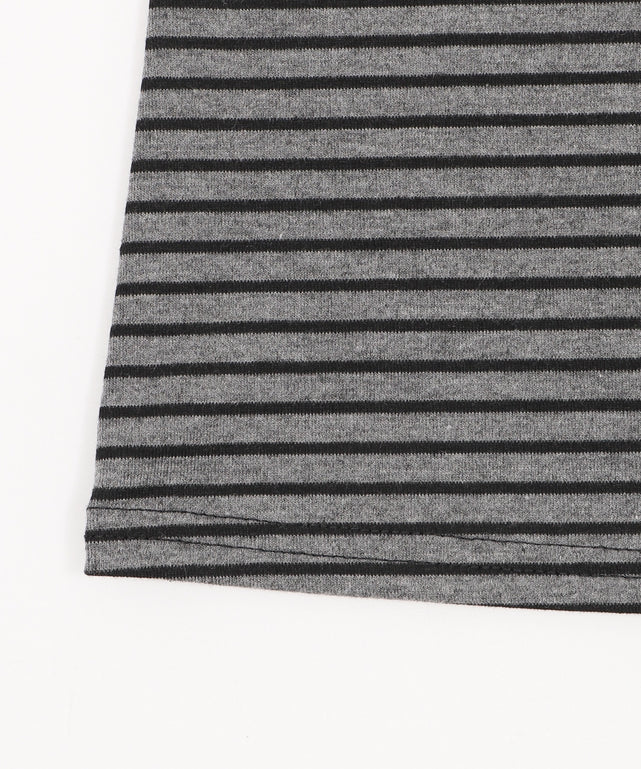 ロゴ刺繍ボーダーデザイントップ