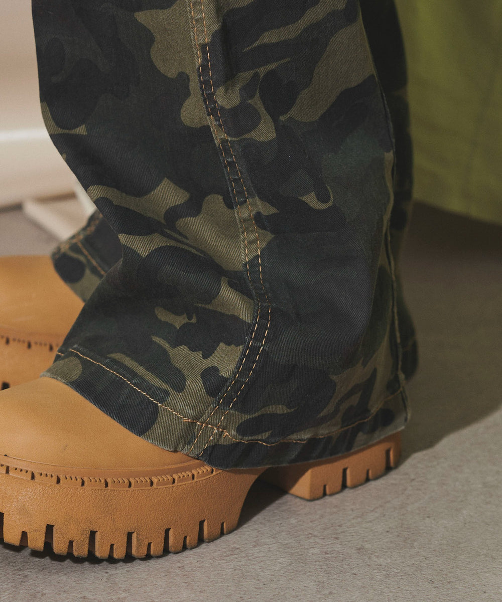 カモフラブッシュフレアパンツ