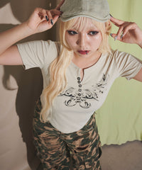 ヘンリーネックドームスタッズT