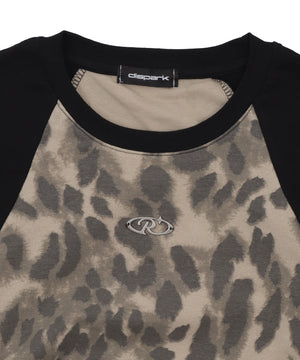 ブローチ付きサイドギャザーレオパードトップ