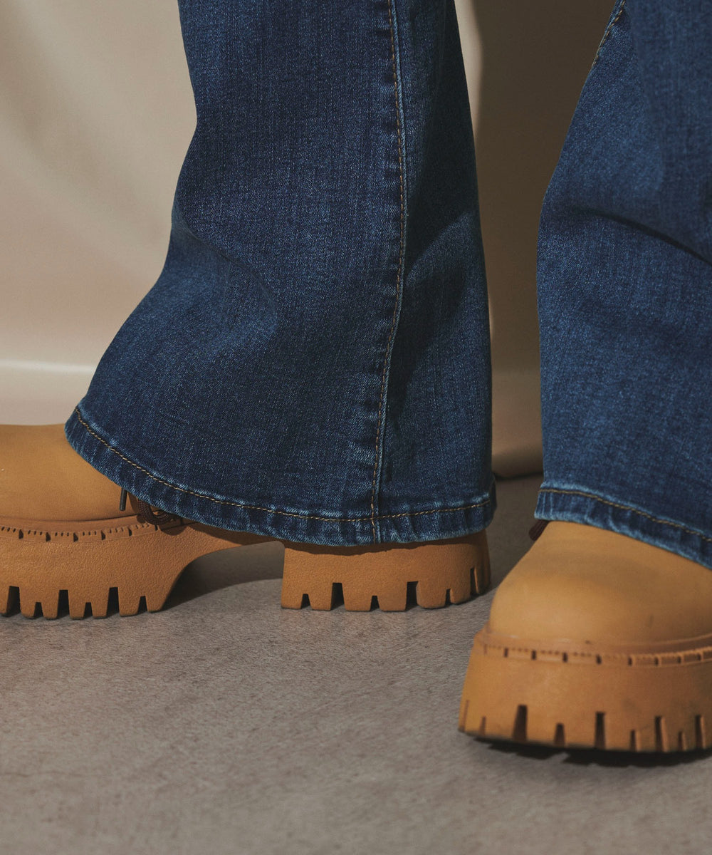 ウォッシュドフレアデニムパンツ