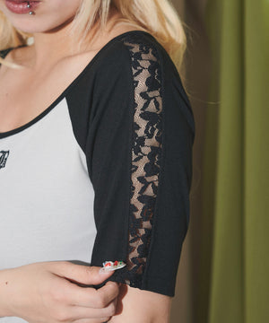 袖レースグラフィックトップ