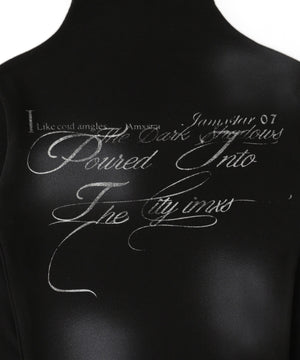 フォイルグラフィックハイネックトップス